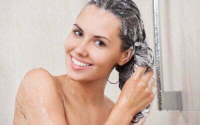 Spumanții din șamponul tău sub lupă – o sursă de iritație a pielii și chiar de apariție a acneei? 